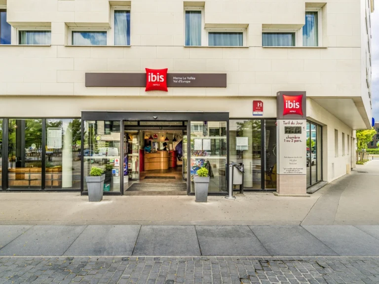 hotel ibis budget marne-la-vallée val d'europe airbnb disneyland paris les 4 ailes